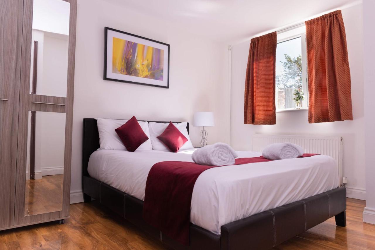 Alexandra Contractor House - Free Parking For Large Vans, Free Wifi & Netflix By Firoz Property Management Aldershot Bagian luar foto