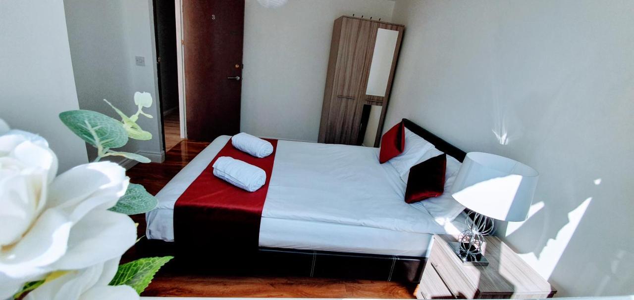 Alexandra Contractor House - Free Parking For Large Vans, Free Wifi & Netflix By Firoz Property Management Aldershot Bagian luar foto