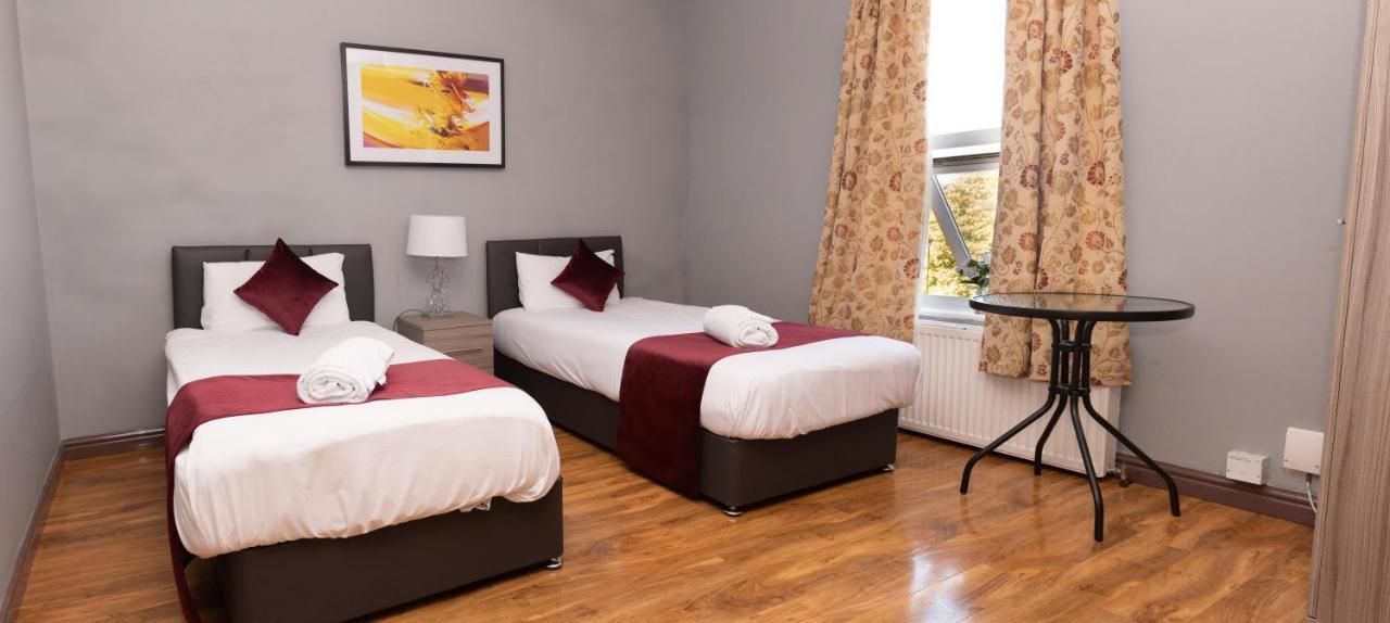 Alexandra Contractor House - Free Parking For Large Vans, Free Wifi & Netflix By Firoz Property Management Aldershot Bagian luar foto
