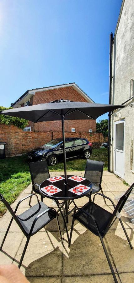 Alexandra Contractor House - Free Parking For Large Vans, Free Wifi & Netflix By Firoz Property Management Aldershot Bagian luar foto
